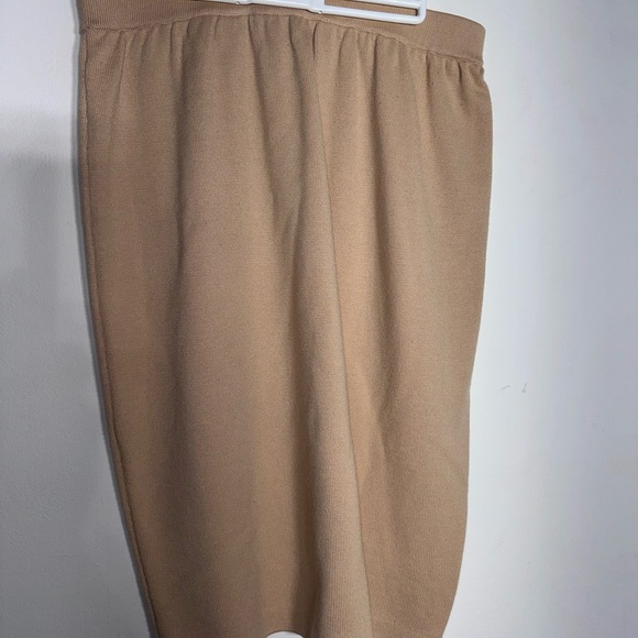 St. John Classic Tan Pencil Skirt - Picture 2 of 4